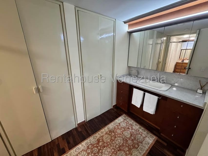 Apartamento (Duplex) en Alquiler en Colinas de Valle Arriba, Distrito Metropolitano - 20