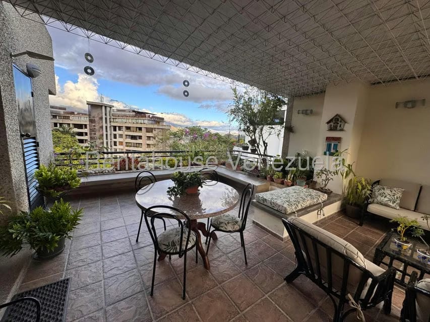 Apartamento (Duplex) en Alquiler en Colinas de Valle Arriba, Distrito Metropolitano - 3