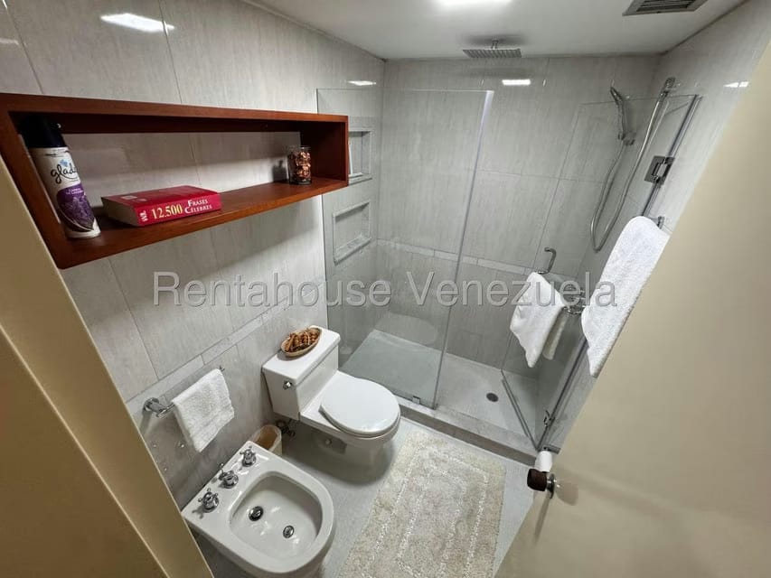 Apartamento (Duplex) en Alquiler en Colinas de Valle Arriba, Distrito Metropolitano - 21