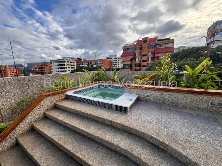Apartamento (Duplex) en Alquiler en Colinas de Valle Arriba, Distrito Metropolitano - 4