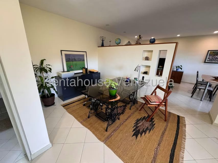 Apartamento (Duplex) en Alquiler en Colinas de Valle Arriba, Distrito Metropolitano - 5