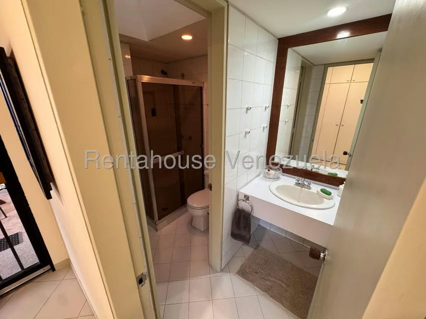 Apartamento (Duplex) en Alquiler en Colinas de Valle Arriba, Distrito Metropolitano - 8