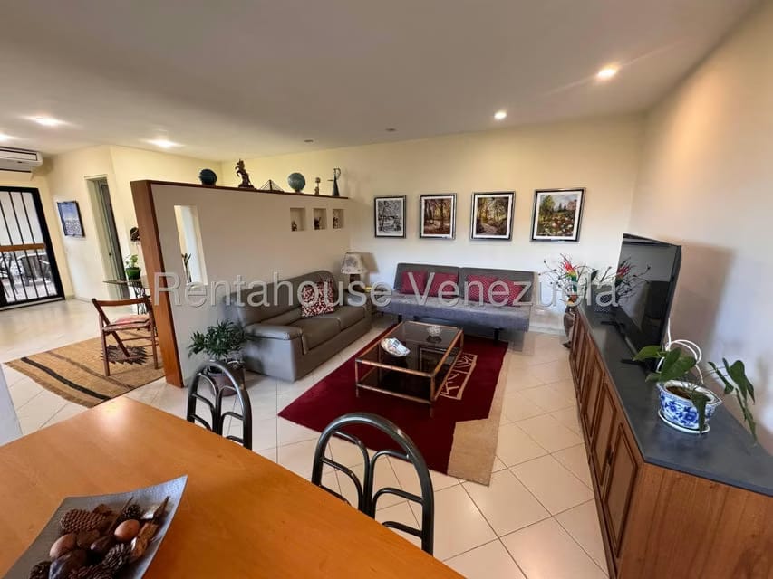 Apartamento (Duplex) en Alquiler en Colinas de Valle Arriba, Distrito Metropolitano - 10