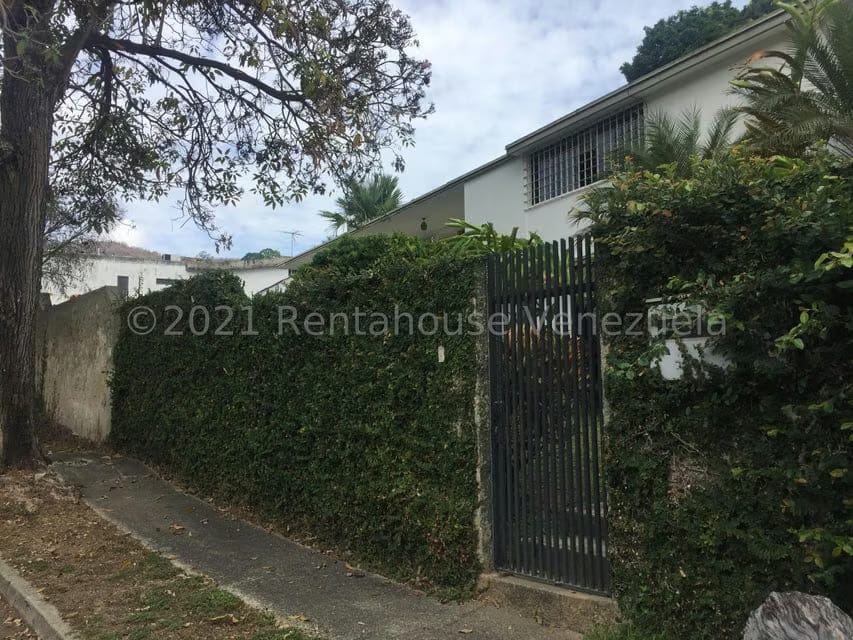 Casa (Contemporaneo) en Venta en Prados del Este, Distrito Metropolitano