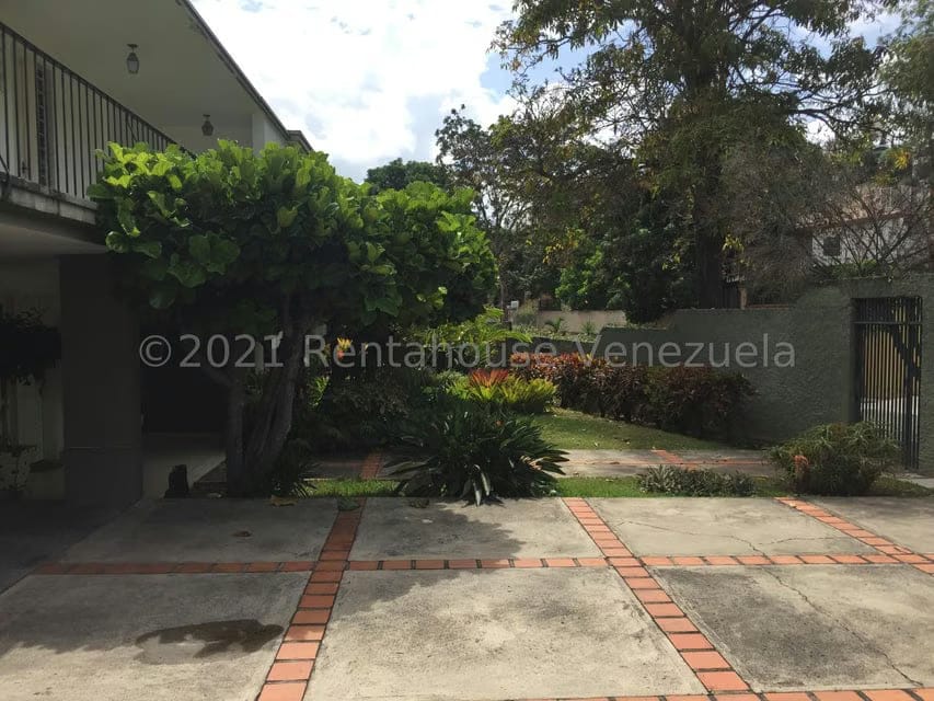 Casa (Contemporaneo) en Venta en Prados del Este, Distrito Metropolitano - 2