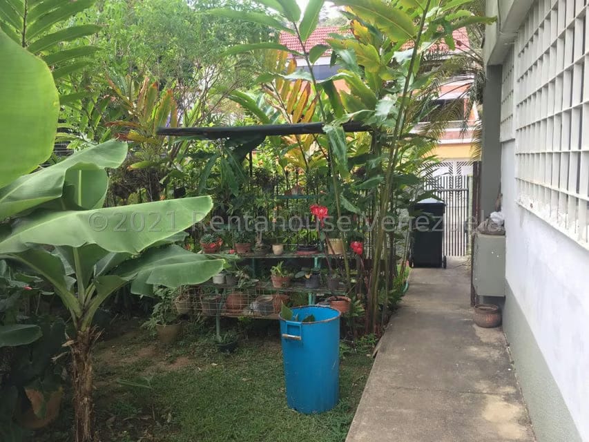 Casa (Contemporaneo) en Venta en Prados del Este, Distrito Metropolitano - 11