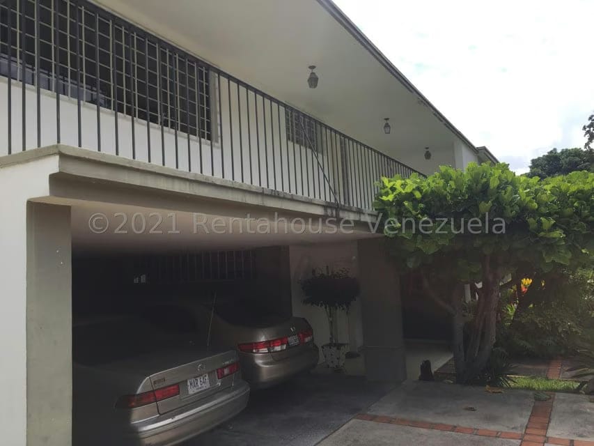 Casa (Contemporaneo) en Venta en Prados del Este, Distrito Metropolitano - 3