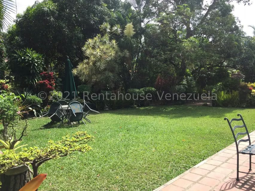 Casa (Contemporaneo) en Venta en Prados del Este, Distrito Metropolitano - 41