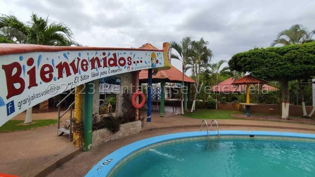 23-32403 Venta de Granja Complejo el Bosque.KaremB - 4