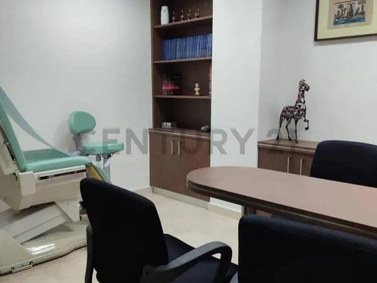 En Venta Excelente Consultorio Amoblado y Equipado