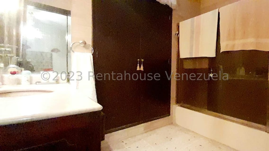 Casa (1 Nivel) en Venta en La Lago, Zulia - 36