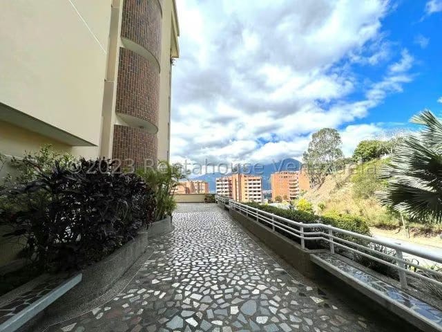 APARTAMENTO EN VENTA – YENNIEF ROJAS