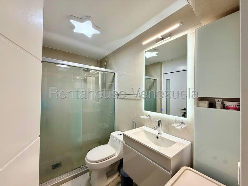 Apartamento (1 Nivel) en Venta en Los Dos Caminos, Distrito Metropolitano - 12