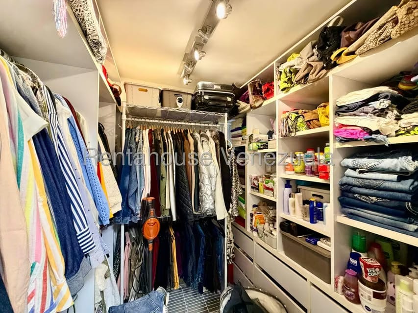Apartamento (1 Nivel) en Venta en Los Dos Caminos, Distrito Metropolitano - 13