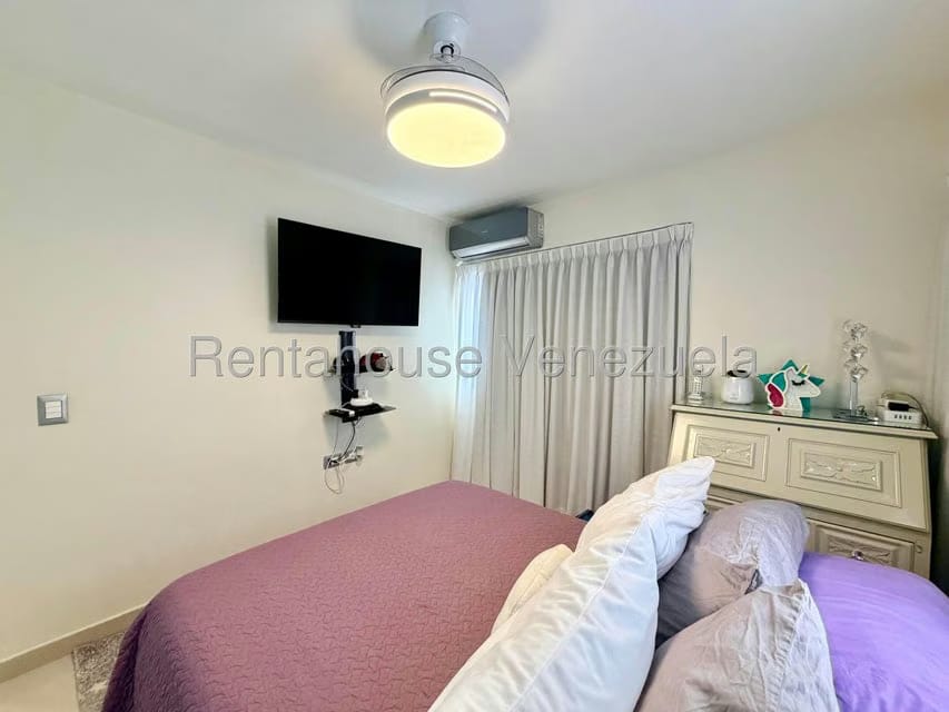 Apartamento (1 Nivel) en Venta en Los Dos Caminos, Distrito Metropolitano - 16