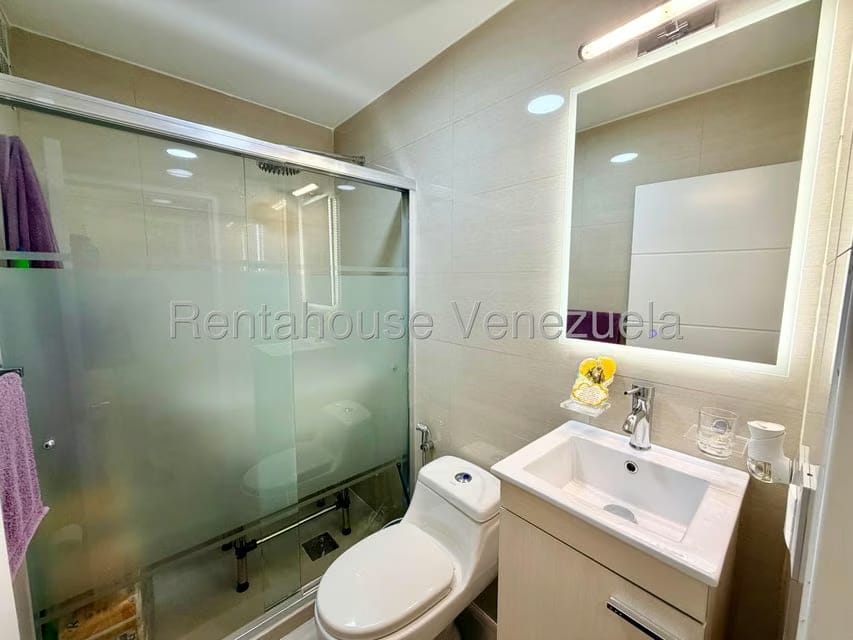 Apartamento (1 Nivel) en Venta en Los Dos Caminos, Distrito Metropolitano - 17