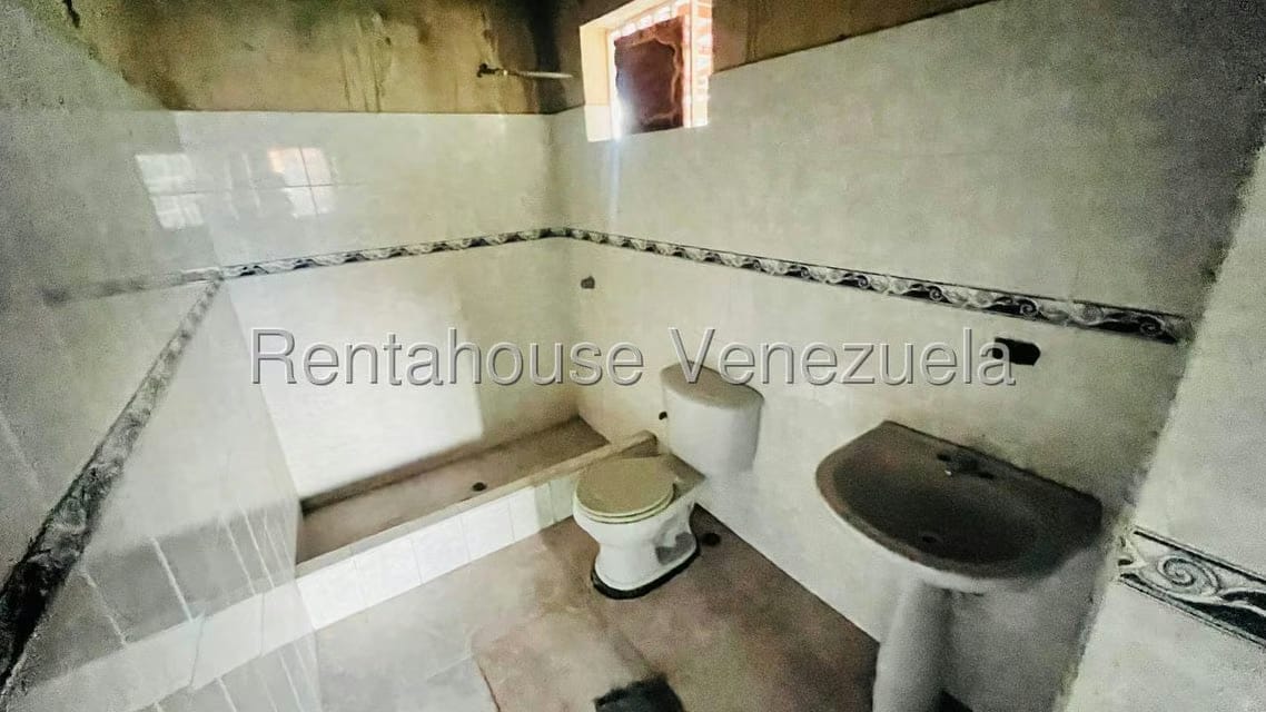 Casa (1 Nivel) en Venta en Parque Residencial Santa Rita, Aragua - 32