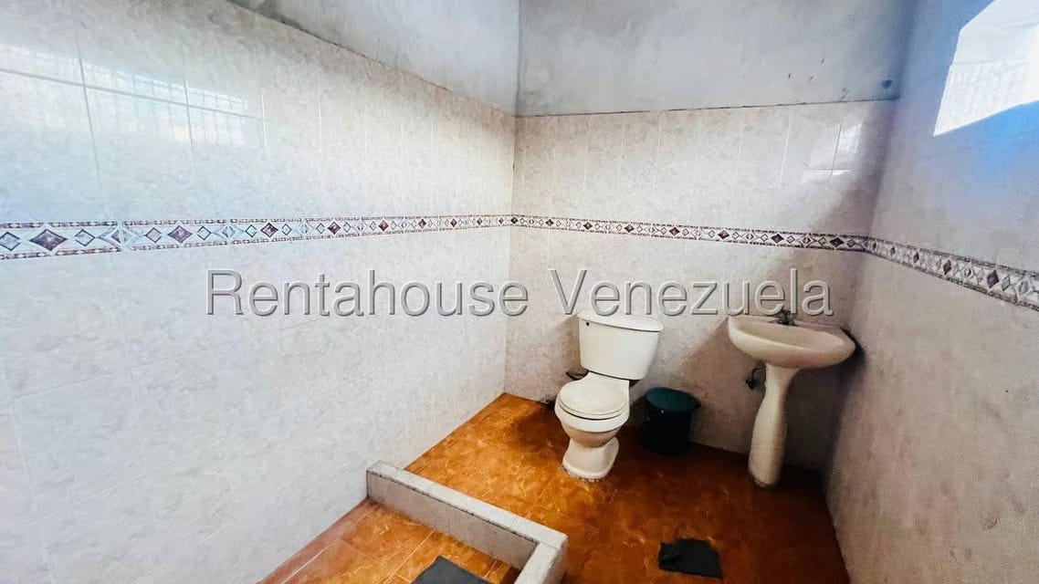 Casa (1 Nivel) en Venta en Parque Residencial Santa Rita, Aragua - 35
