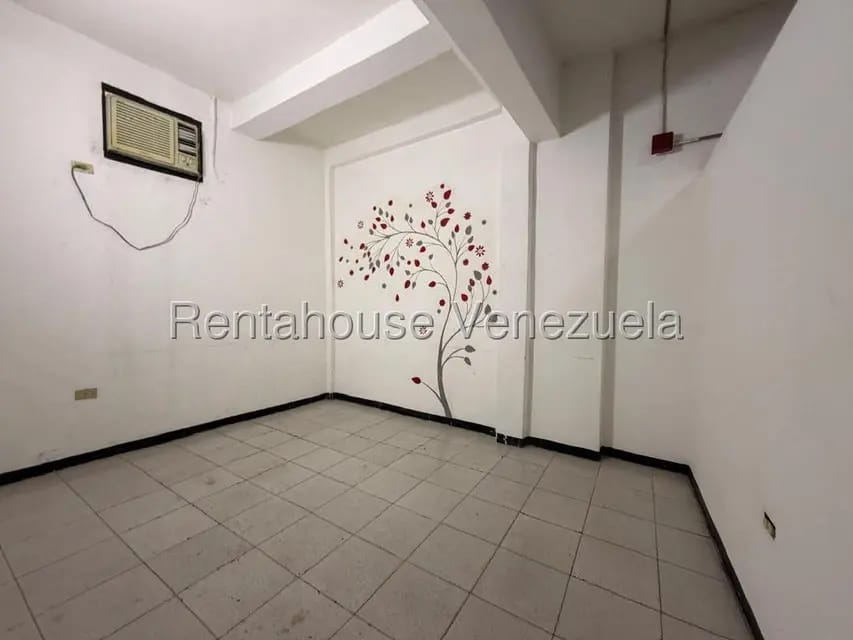 Comercial (Local Comercial) en Alquiler en Parroquia San Agustin, Distrito Metropolitano - 4