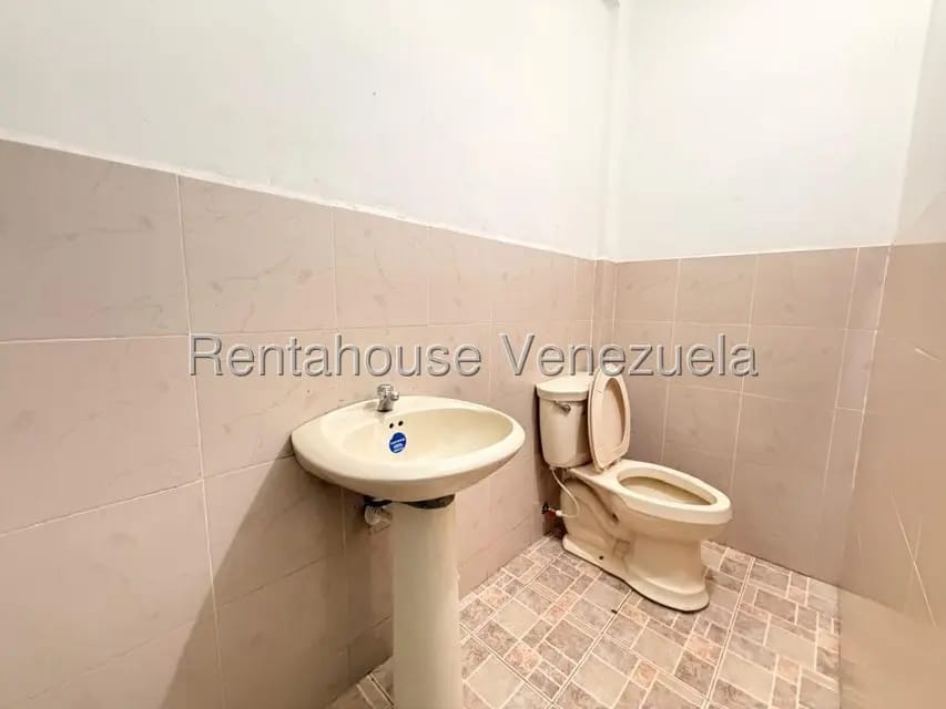 Comercial (Local Comercial) en Alquiler en Parroquia San Agustin, Distrito Metropolitano - 9
