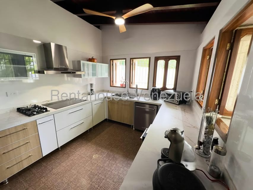 Casa (Multipes Niveles) en Venta en Los Chorros, Distrito Metropolitano - 11