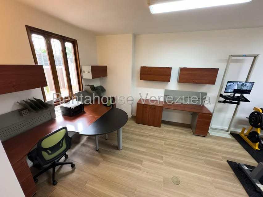 Casa (Multipes Niveles) en Venta en Los Chorros, Distrito Metropolitano - 25