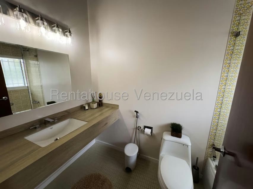Casa (Multipes Niveles) en Venta en Los Chorros, Distrito Metropolitano - 43