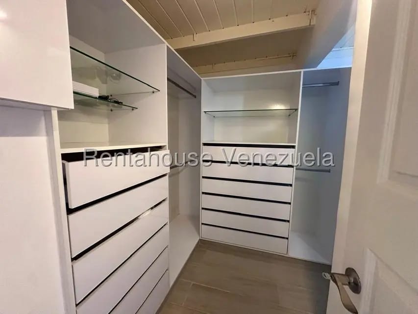 Apartamento (1 Nivel) en Alquiler en El Encantado, Distrito Metropolitano - 16