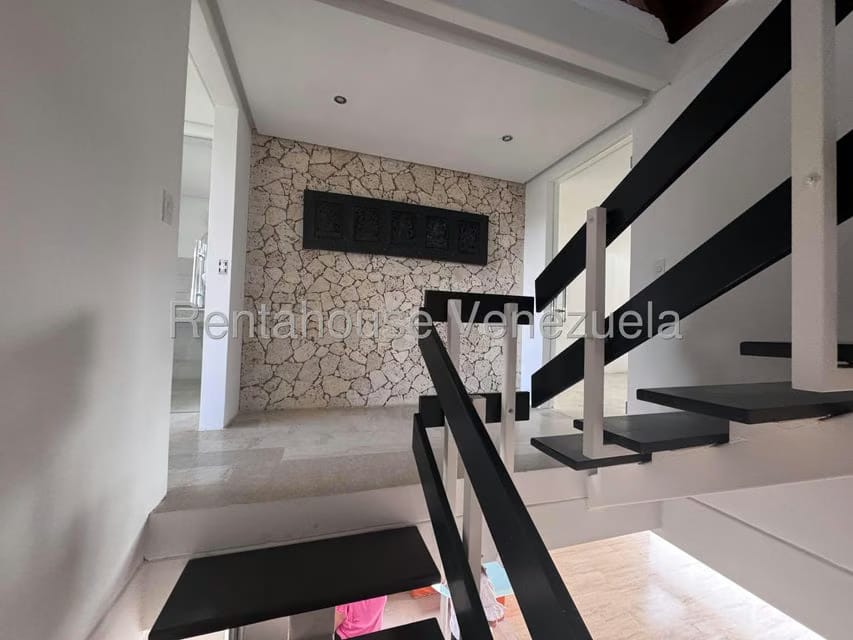 Casa (Multipes Niveles) en Venta en Los Naranjos del Cafetal, Distrito Metropolitano - 23