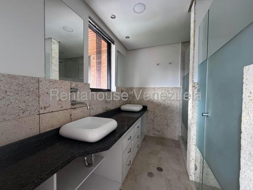 Casa (Multipes Niveles) en Venta en Los Naranjos del Cafetal, Distrito Metropolitano - 26