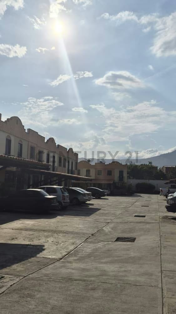 VENTA DE TOWNHOUSE Urb. Tazajal, Res. Villa Florencia 1 - 11