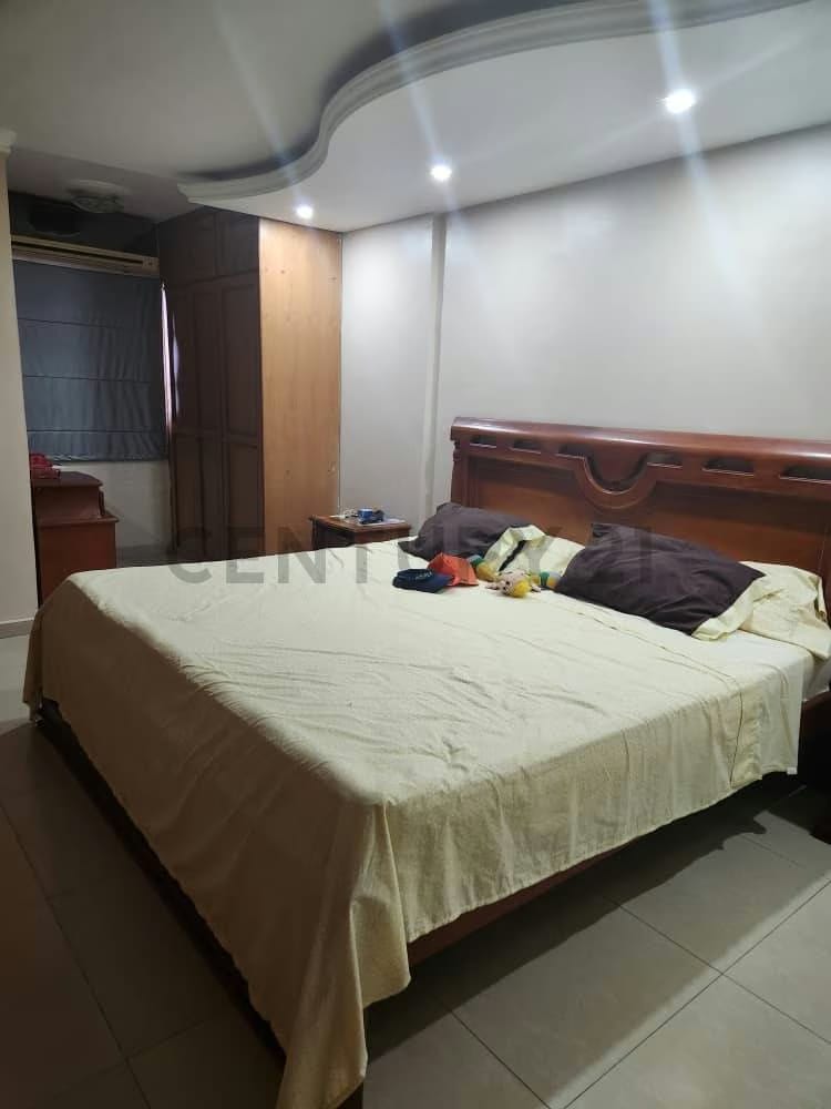 VENTA DE TOWNHOUSE Urb. Tazajal, Res. Villa Florencia 1 - 18