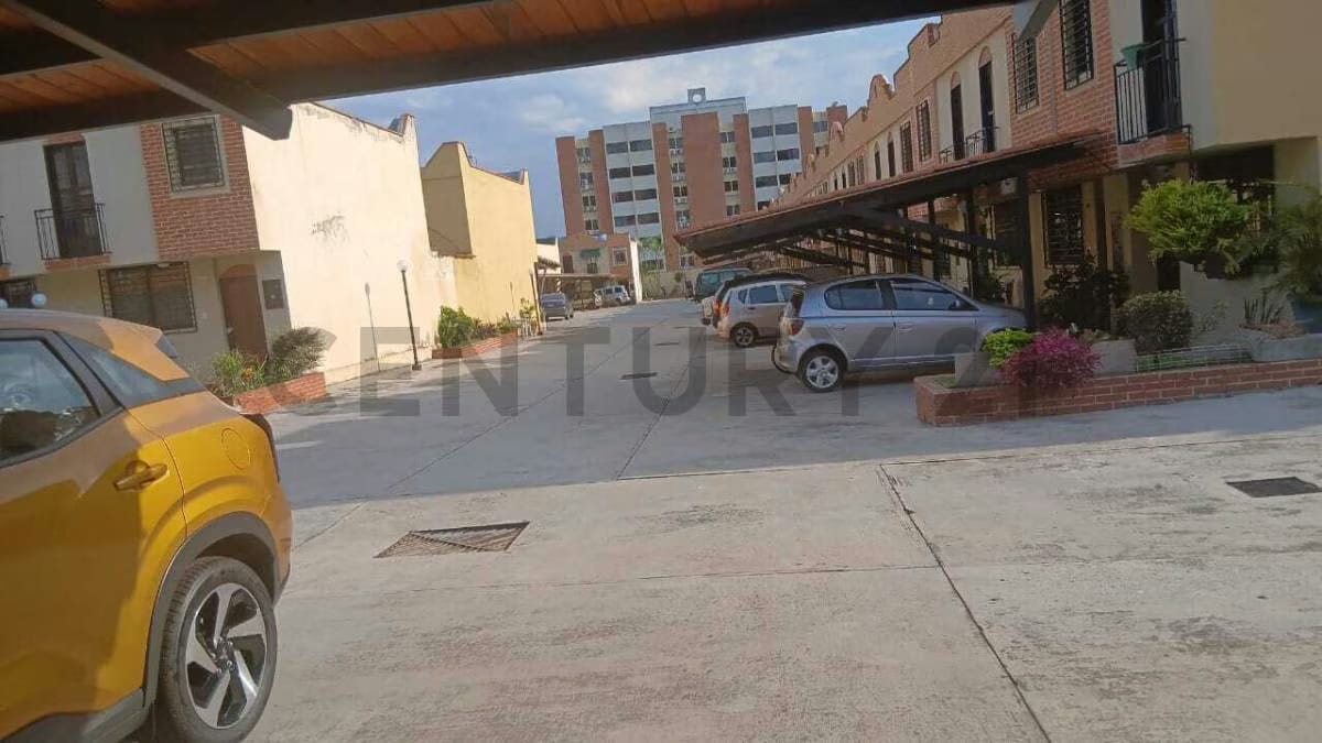 VENTA DE TOWNHOUSE Urb. Tazajal, Res. Villa Florencia 1 - 21