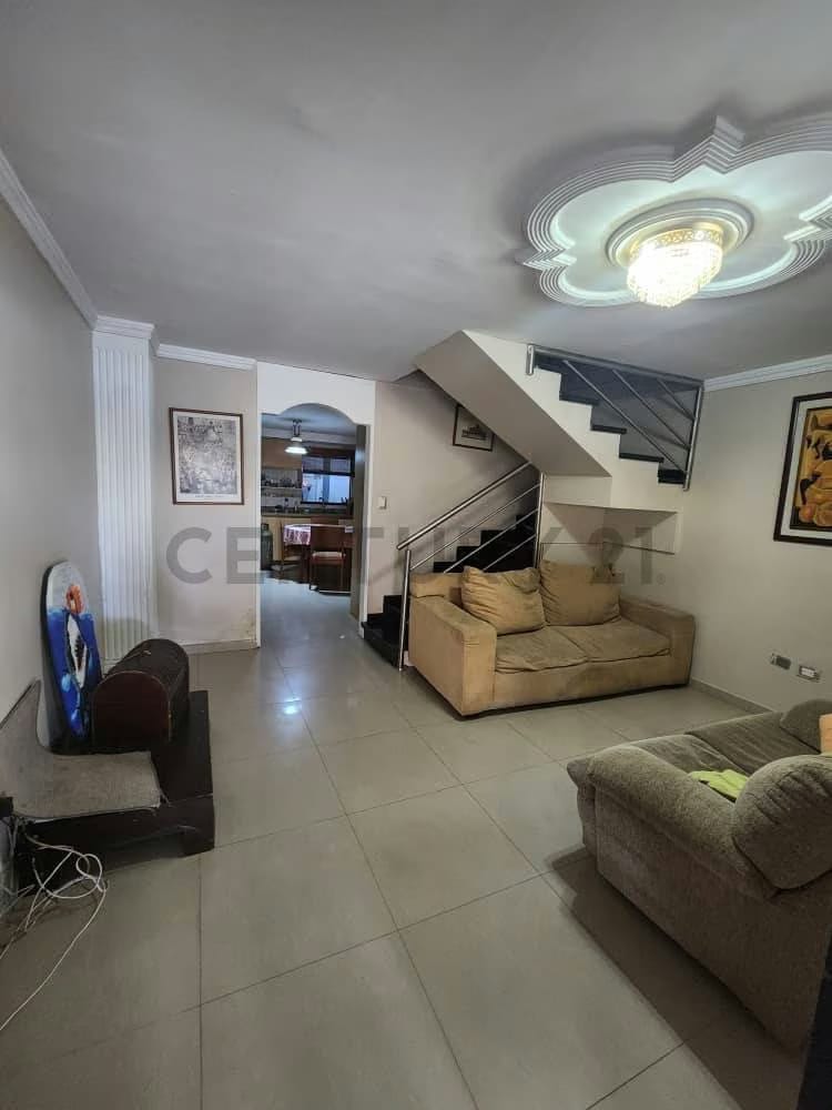 VENTA DE TOWNHOUSE Urb. Tazajal, Res. Villa Florencia 1 - 10