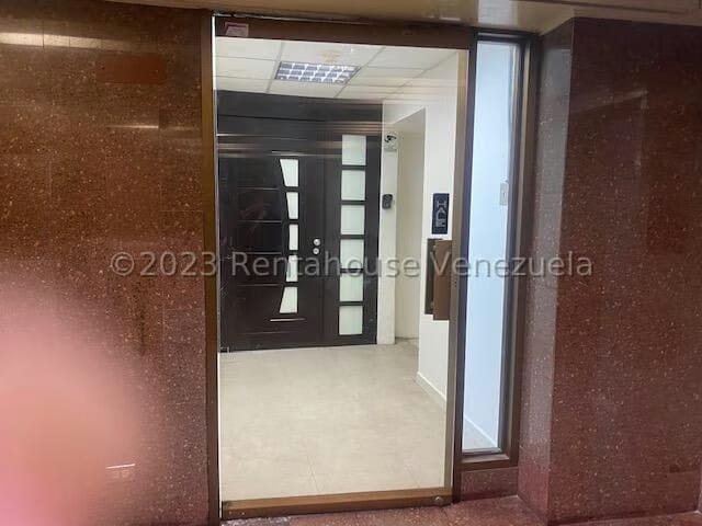 Comercial (Local Comercial) en Venta en Los Dos Caminos, Distrito Metropolitano - 2
