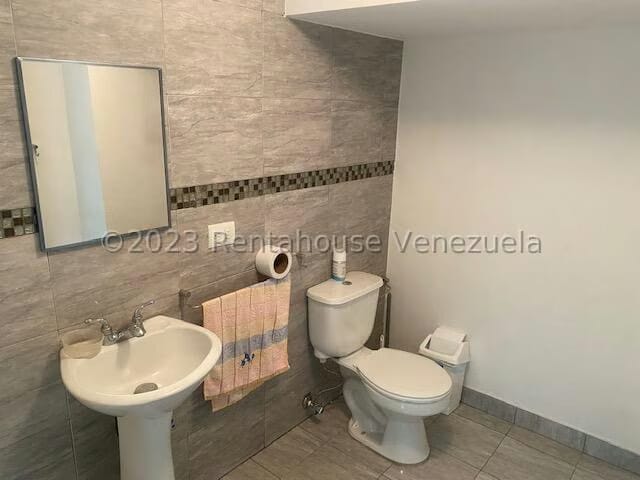 Comercial (Local Comercial) en Venta en Los Dos Caminos, Distrito Metropolitano - 13