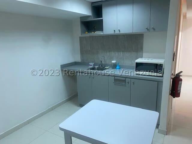 Comercial (Local Comercial) en Venta en Los Dos Caminos, Distrito Metropolitano - 16