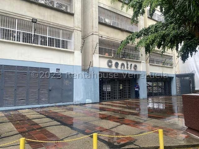 Comercial (Local Comercial) en Venta en Los Dos Caminos, Distrito Metropolitano - 17
