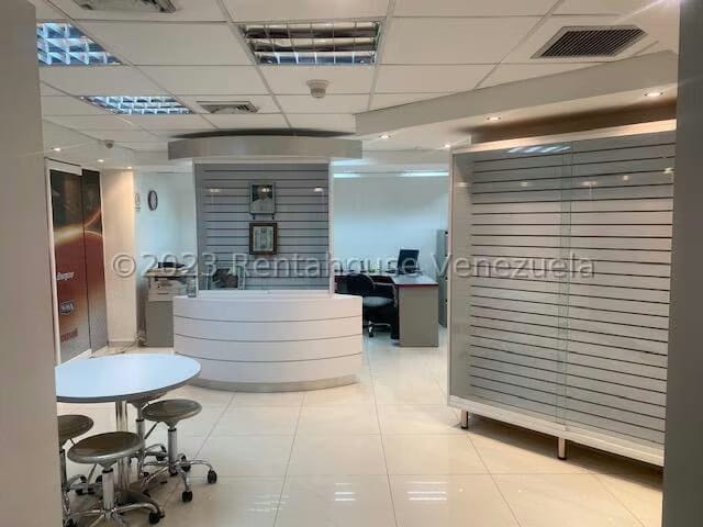 Comercial (Local Comercial) en Venta en Los Dos Caminos, Distrito Metropolitano - 5
