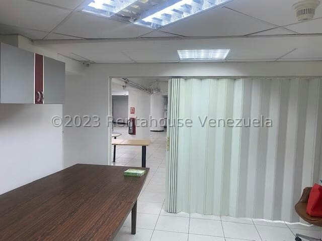 Comercial (Local Comercial) en Venta en Los Dos Caminos, Distrito Metropolitano - 8