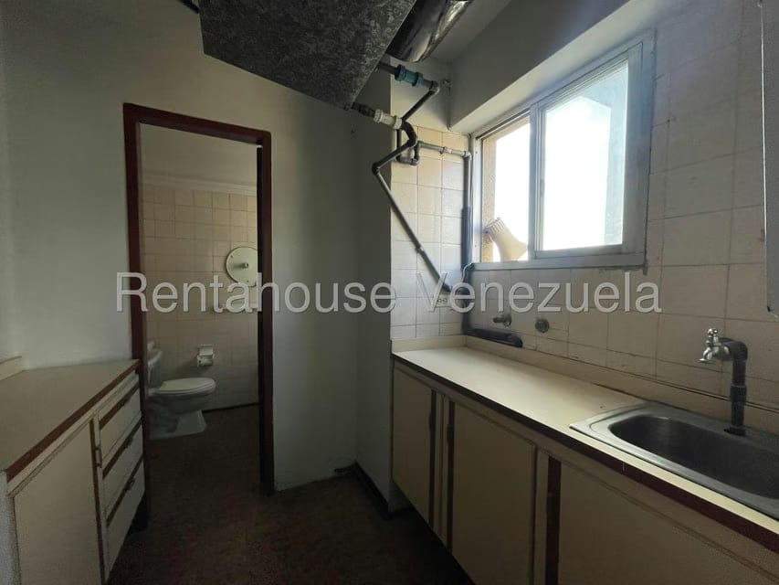 Comercial (Oficina) en Alquiler en Avenida 19 de Abril, Aragua - 13