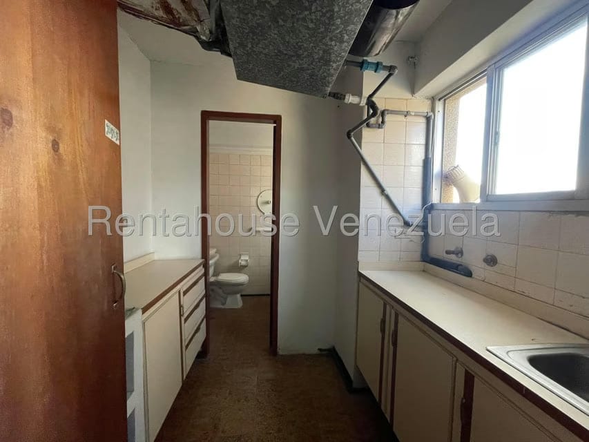 Comercial (Oficina) en Alquiler en Avenida 19 de Abril, Aragua - 14
