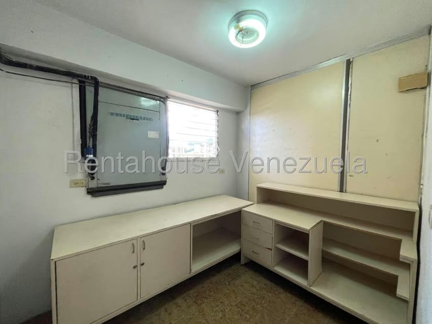 Comercial (Oficina) en Alquiler en Avenida 19 de Abril, Aragua - 15