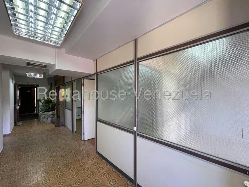 Comercial (Oficina) en Alquiler en Avenida 19 de Abril, Aragua - 19