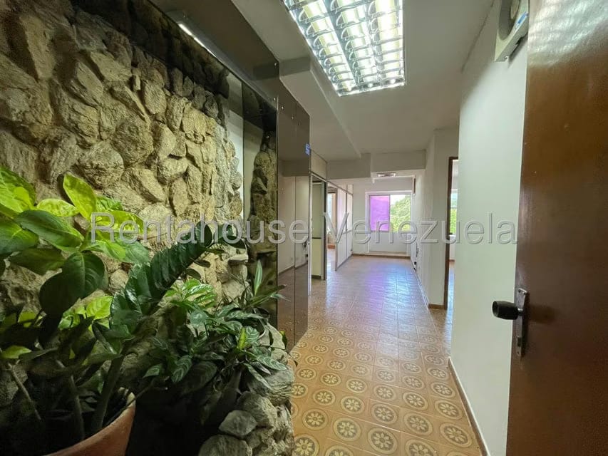 Comercial (Oficina) en Alquiler en Avenida 19 de Abril, Aragua - 3