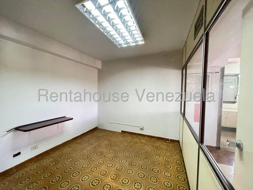 Comercial (Oficina) en Alquiler en Avenida 19 de Abril, Aragua - 25