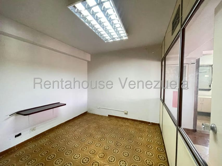 Comercial (Oficina) en Alquiler en Avenida 19 de Abril, Aragua - 26