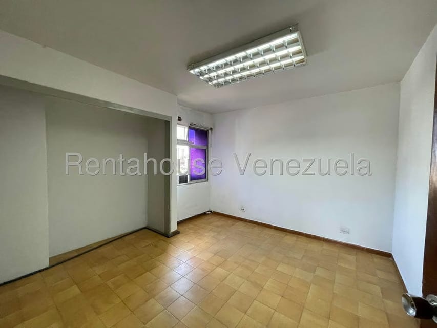 Comercial (Oficina) en Alquiler en Avenida 19 de Abril, Aragua - 6