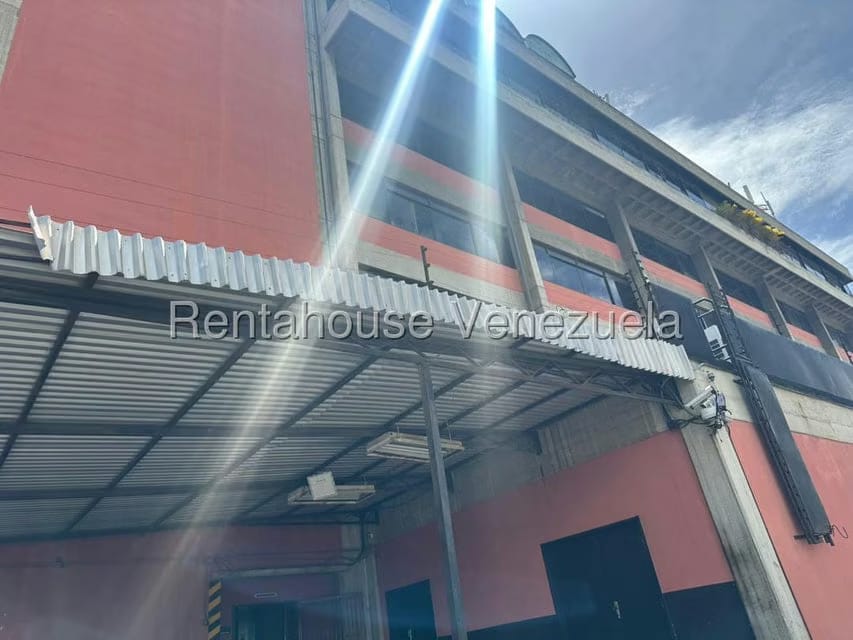 Comercial (Local Comercial) en Alquiler en Los Cortijos de Lourdes, Distrito Metropolitano - 2