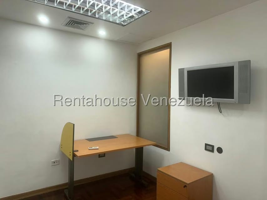 Comercial (Local Comercial) en Alquiler en Los Cortijos de Lourdes, Distrito Metropolitano - 12